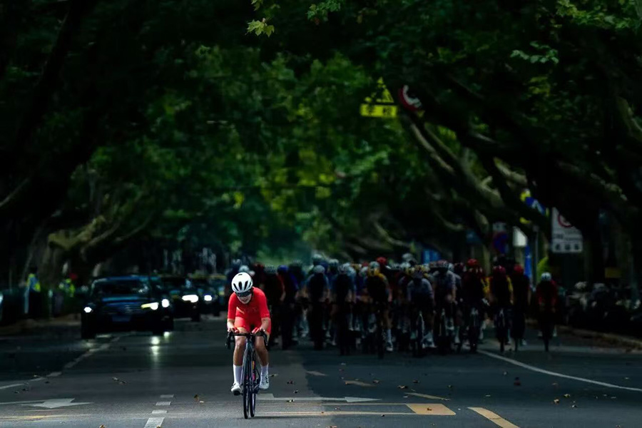 2026年环崇明岛国际自盟女子公路世界巡回赛开赛3.jpg