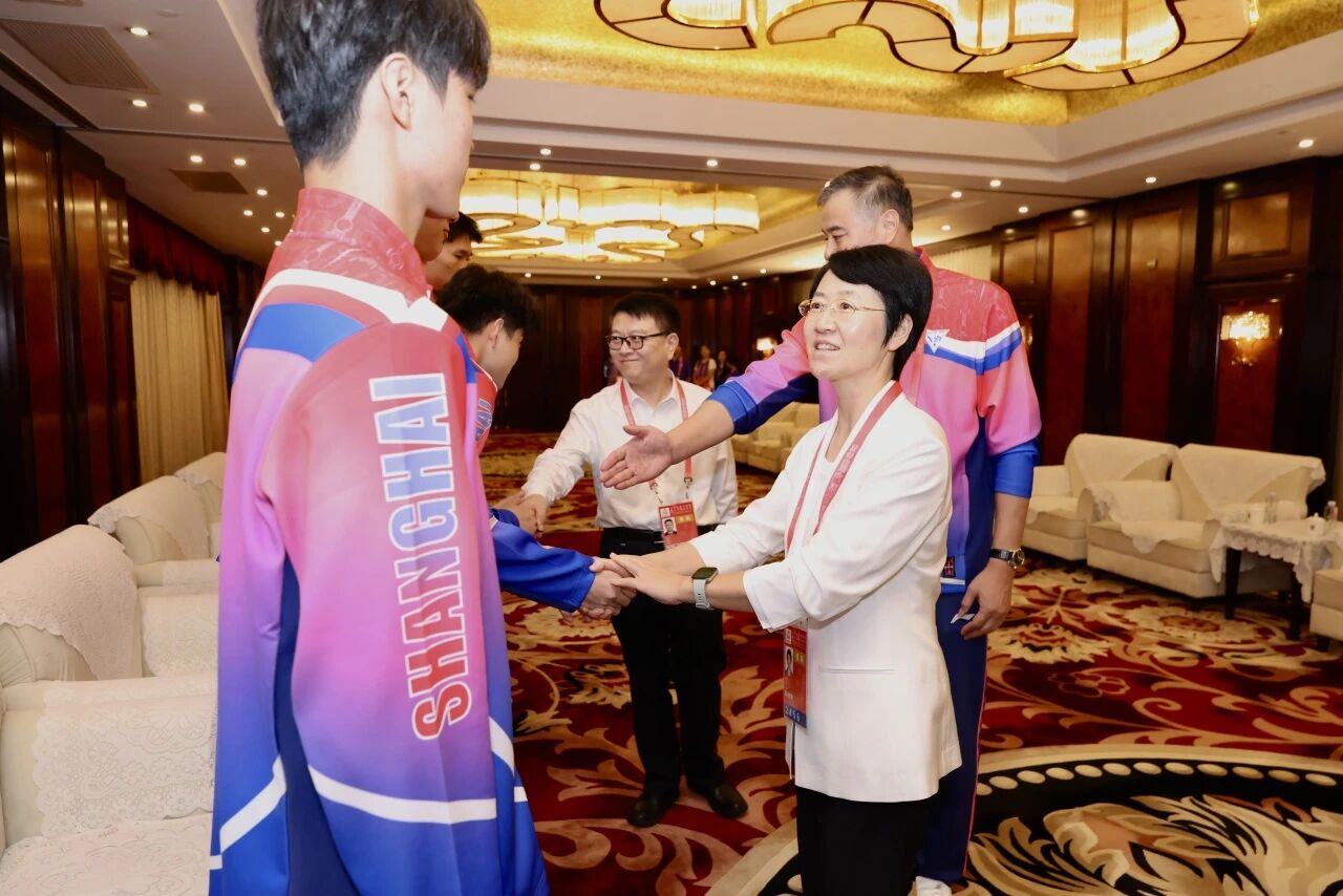 解冬副市长看望慰问十五运会上海体育健儿代表2.jpg