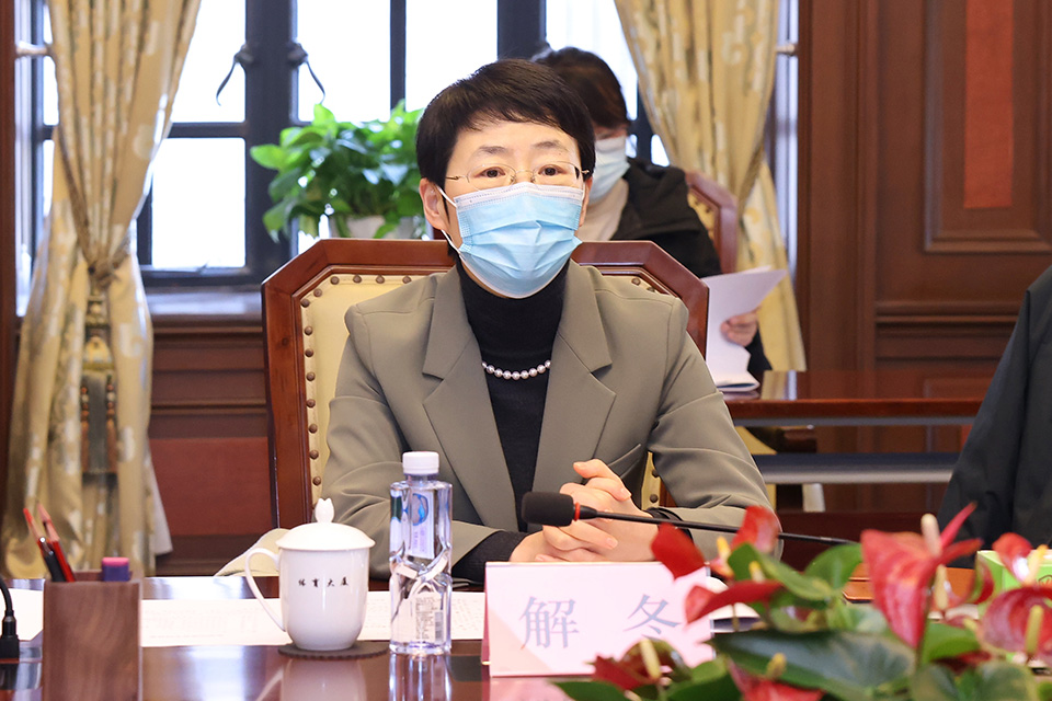 解冬副市长到蘑菇视频
调研 (2).jpg
