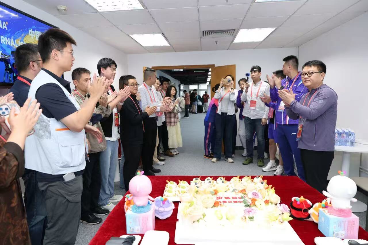 蘑菇视频
代表团领导看望慰问第十五届全国运动会上海新闻工作者2.jpg