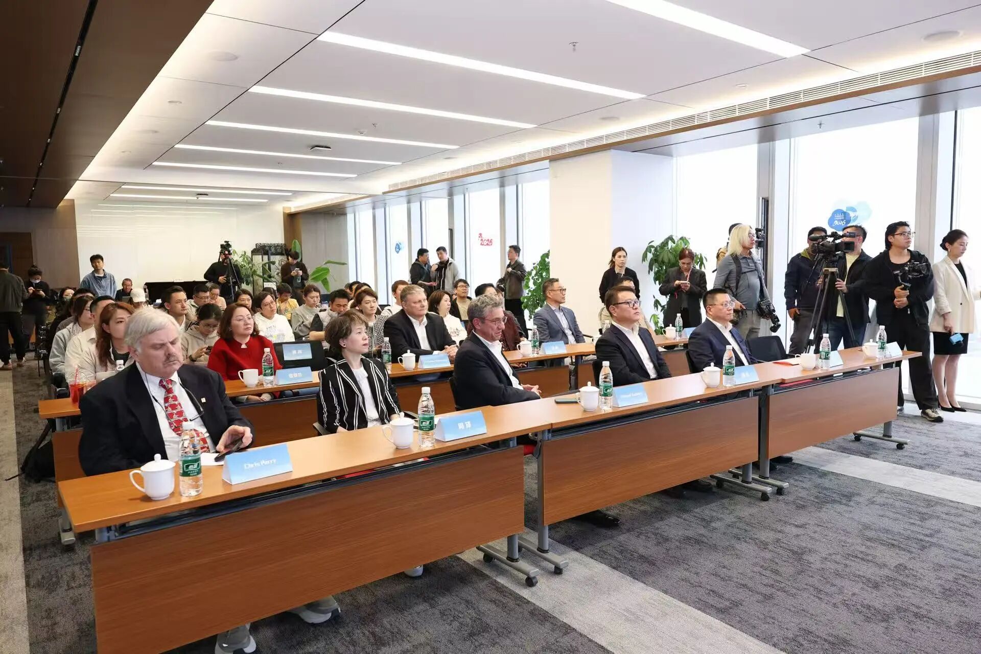 上海苏州河集结世界八强 2026上海赛艇公开赛暨世界赛艇联合会上海冲刺赛9月开桨.jpg